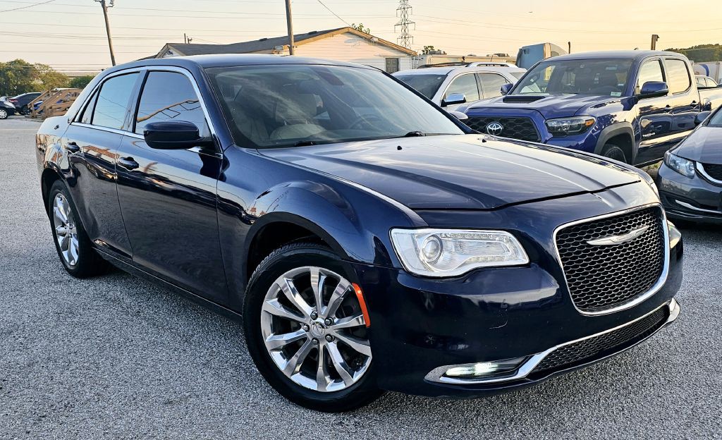2015 Chrysler 300 Image 9