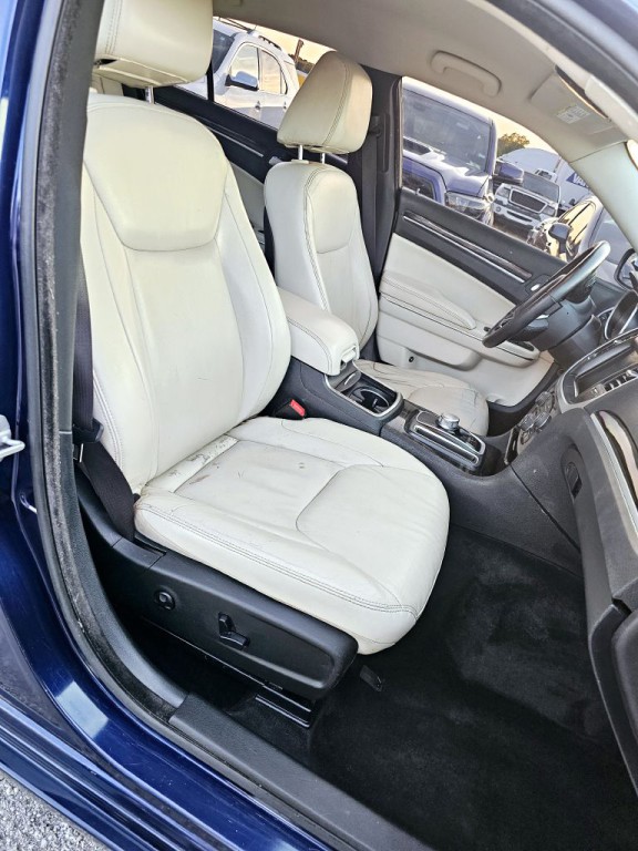 2015 Chrysler 300 Image 15