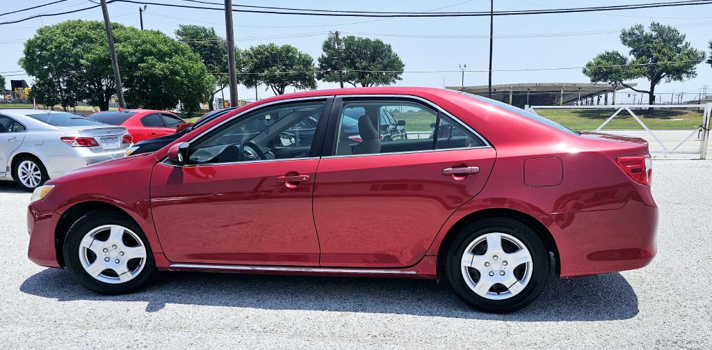 2012 Toyota Camry Image 4