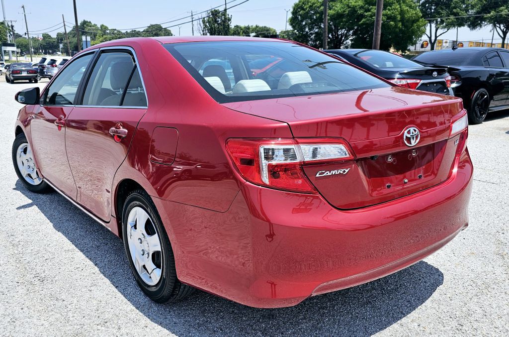 2012 Toyota Camry Image 6