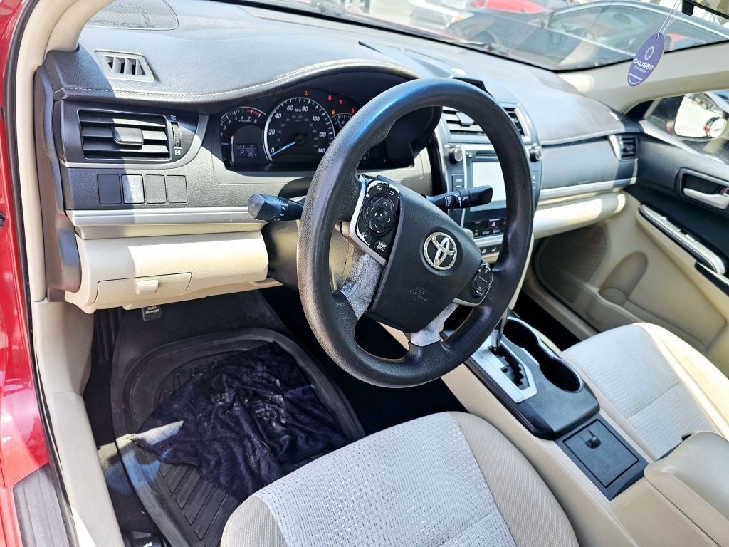2012 Toyota Camry Image 12