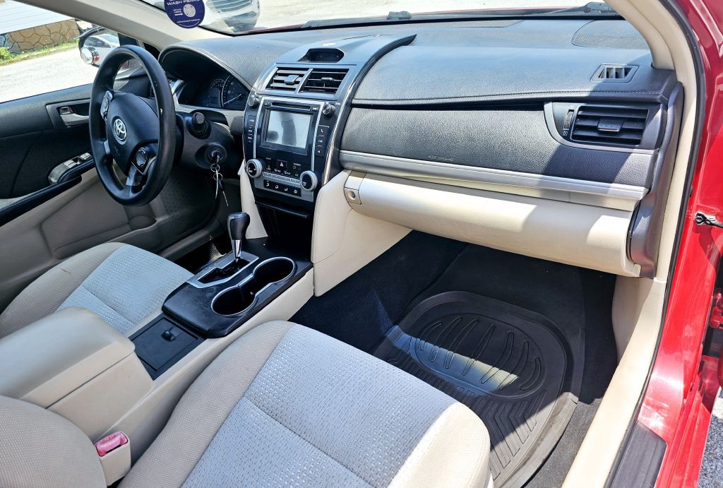 2012 Toyota Camry Image 16