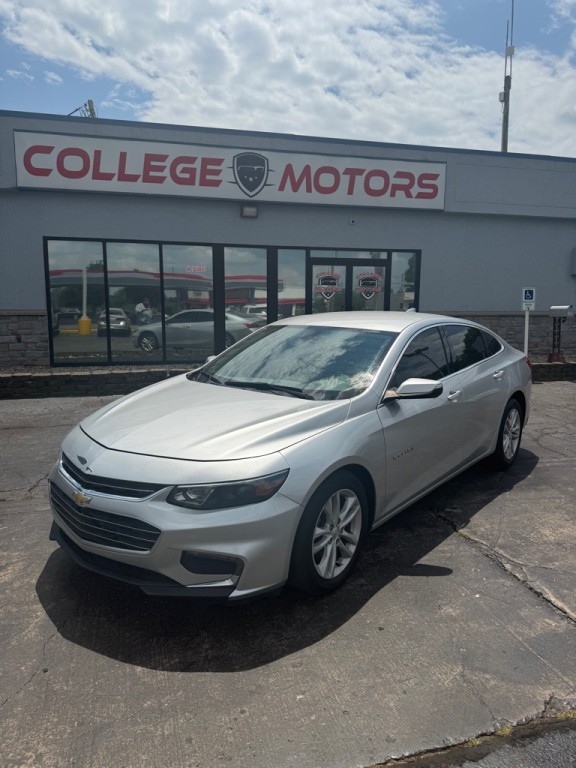 2017 Chevrolet Malibu Image 1