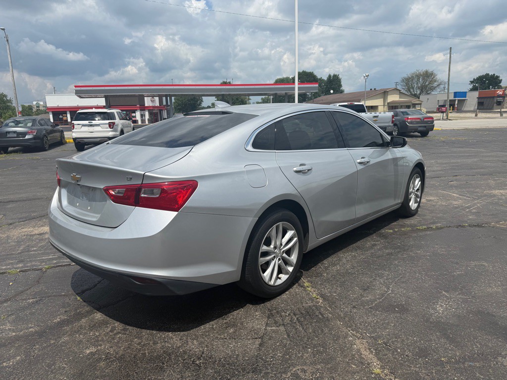2017 Chevrolet Malibu Image 4