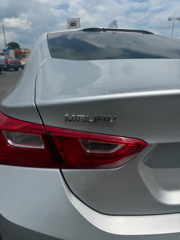 2017 Chevrolet Malibu Image 6