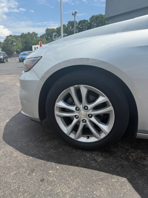 2017 Chevrolet Malibu Image 9