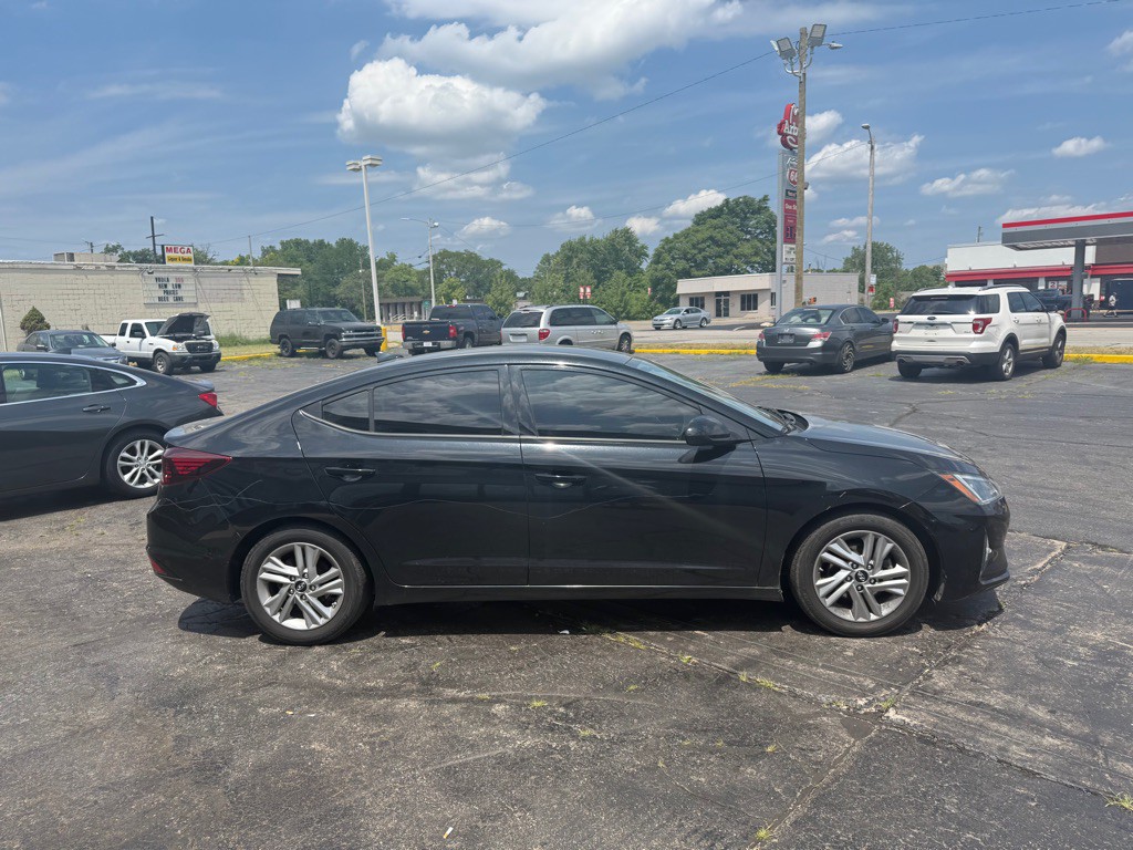 2020 Hyundai Elantra Image 3