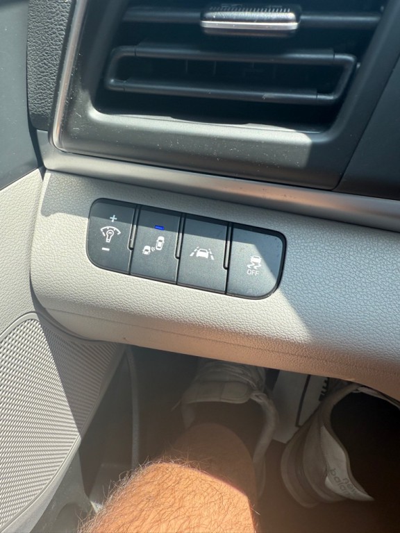 2020 Hyundai Elantra Image 11