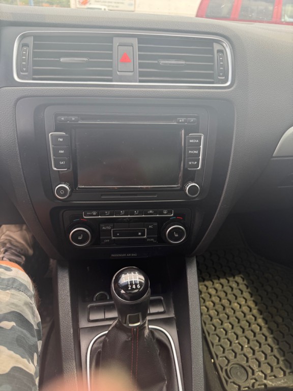 2012 Volkswagen Jetta Image 12