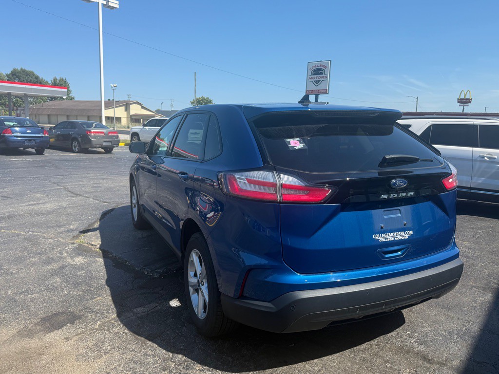 2021 Ford Edge Image 7