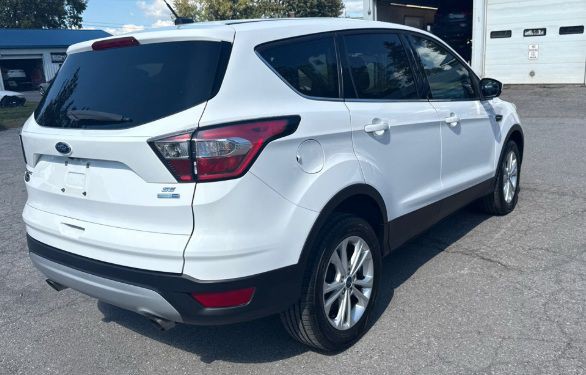 2017 Ford Escape Image 2