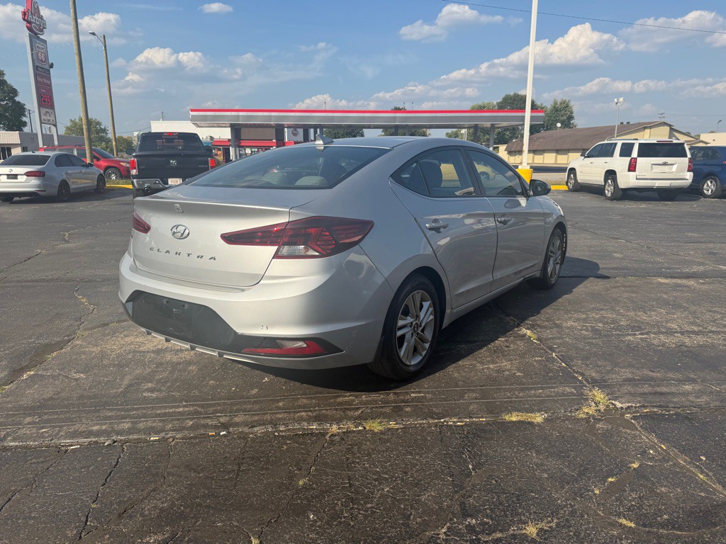 2020 Hyundai Elantra Image 3
