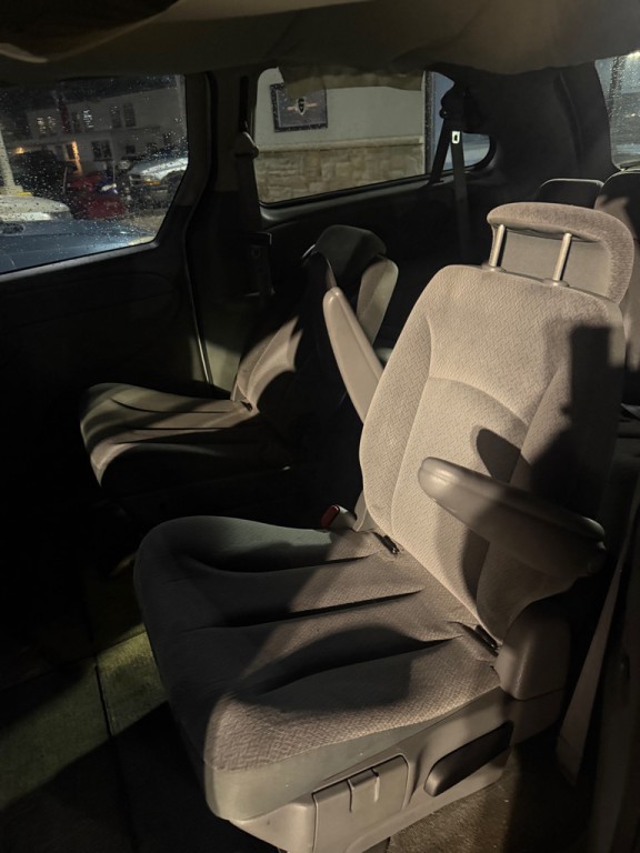 2005 Chrysler Town & Country Image 7