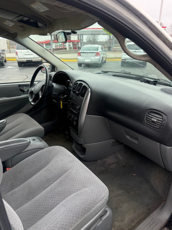 2005 Chrysler Town & Country Image 15