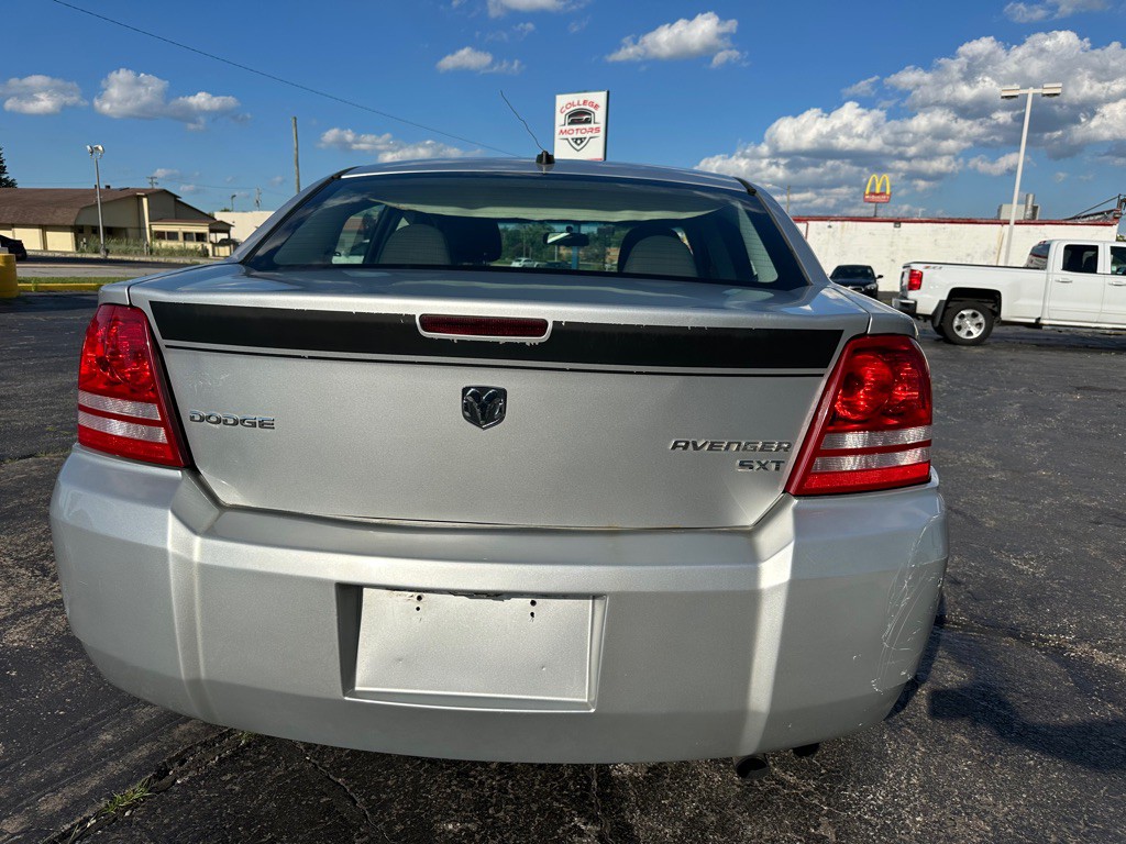 2010 Dodge Avenger Image 8