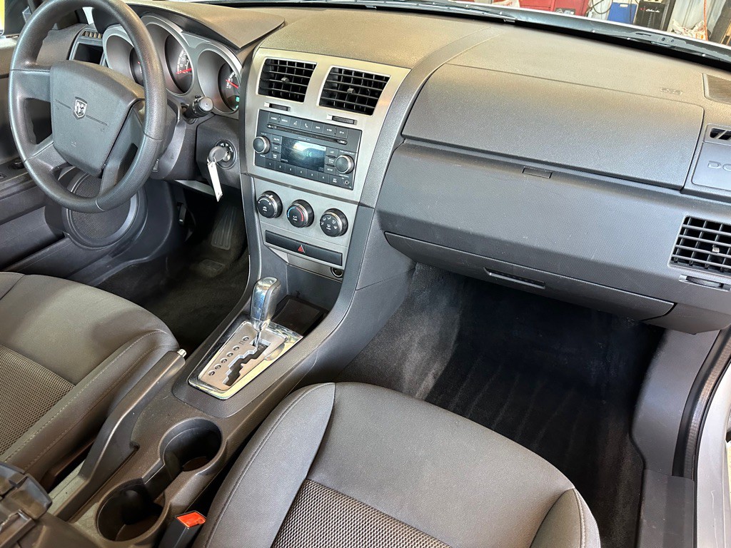 2010 Dodge Avenger Image 18