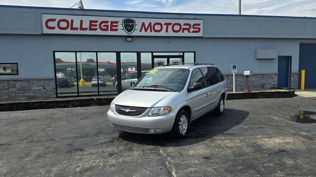 2003 Chrysler Town & Country Image 1