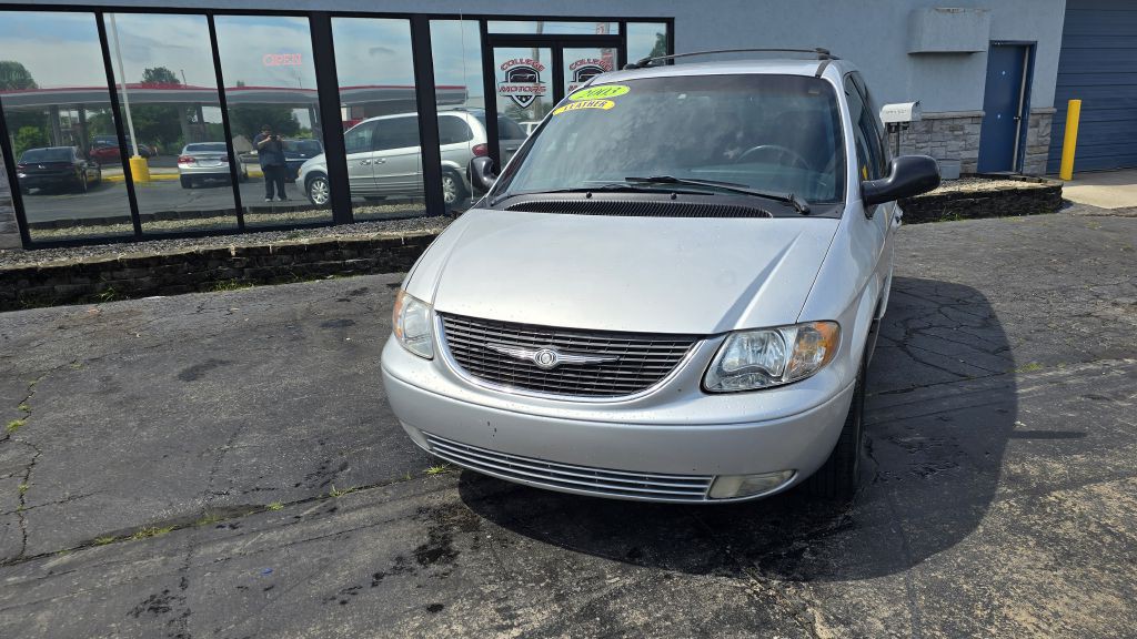 2003 Chrysler Town & Country Image 5