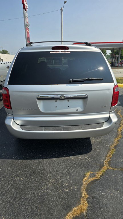 2003 Chrysler Town & Country Image 7