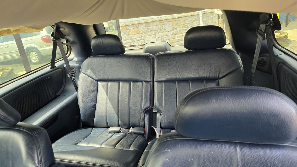 2003 Chrysler Town & Country Image 11