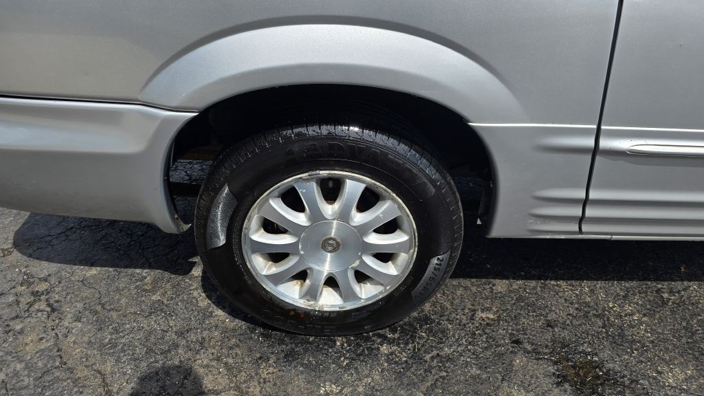 2003 Chrysler Town & Country Image 12