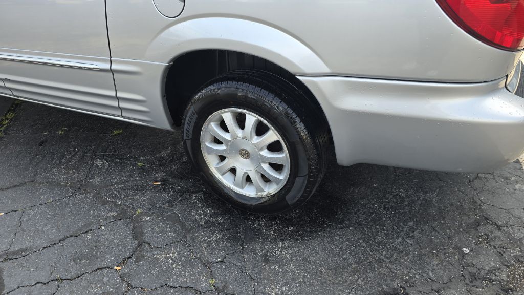 2003 Chrysler Town & Country Image 13