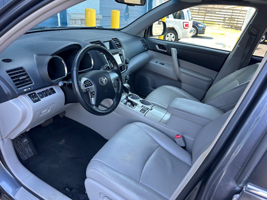 2013 Toyota Highlander Image 12
