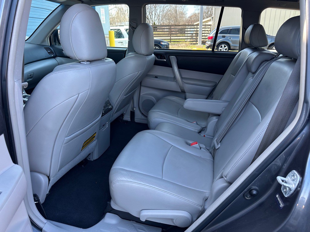 2013 Toyota Highlander Image 14