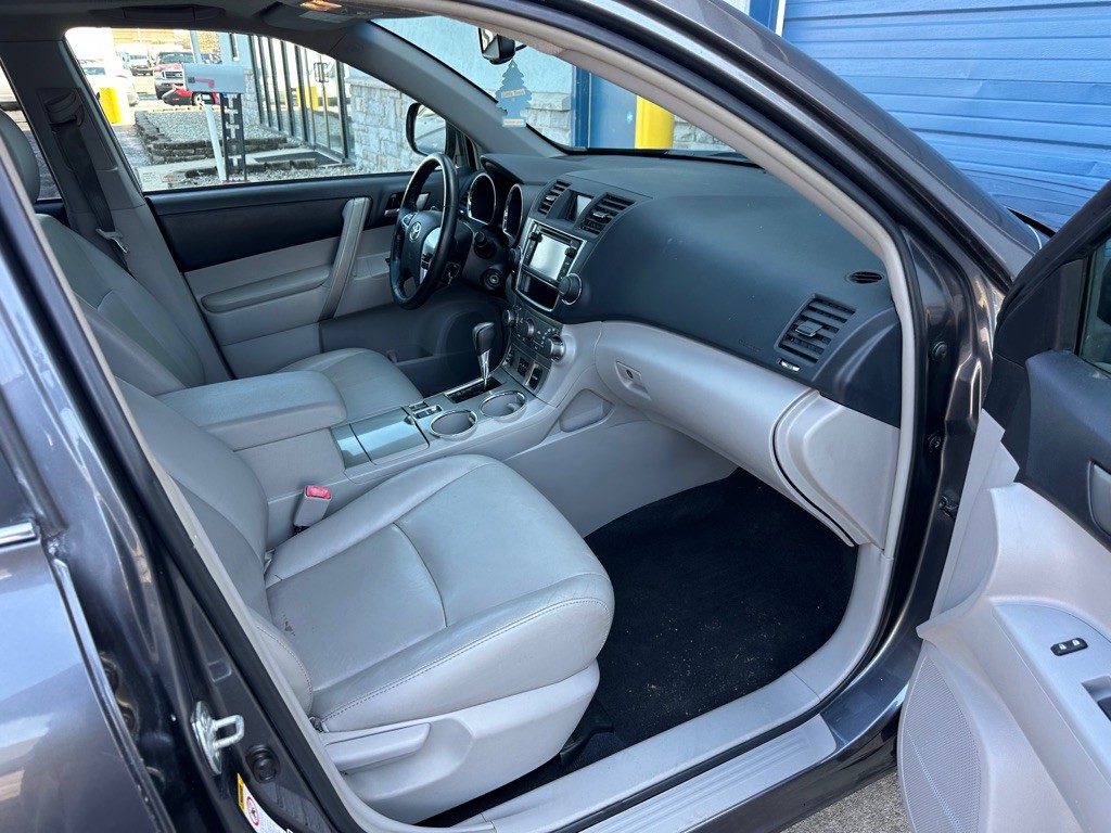 2013 Toyota Highlander Image 18