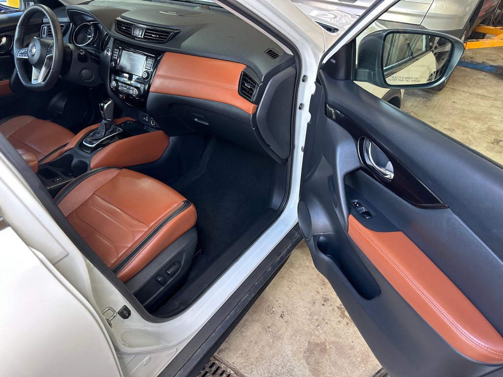 2019 Nissan Rogue Image 16