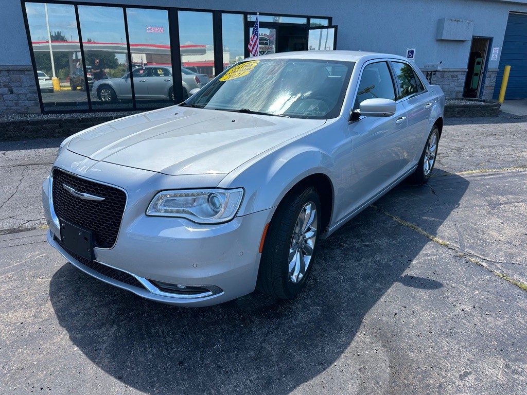 2021 Chrysler 300 Image 2