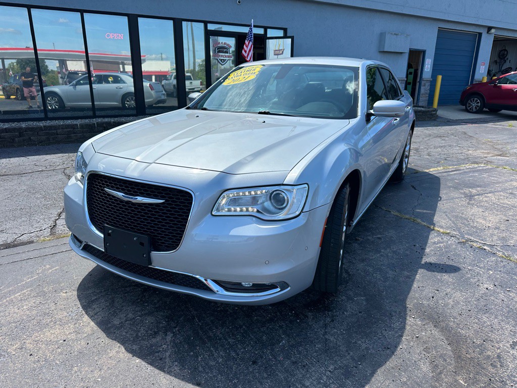 2021 Chrysler 300 Image 3