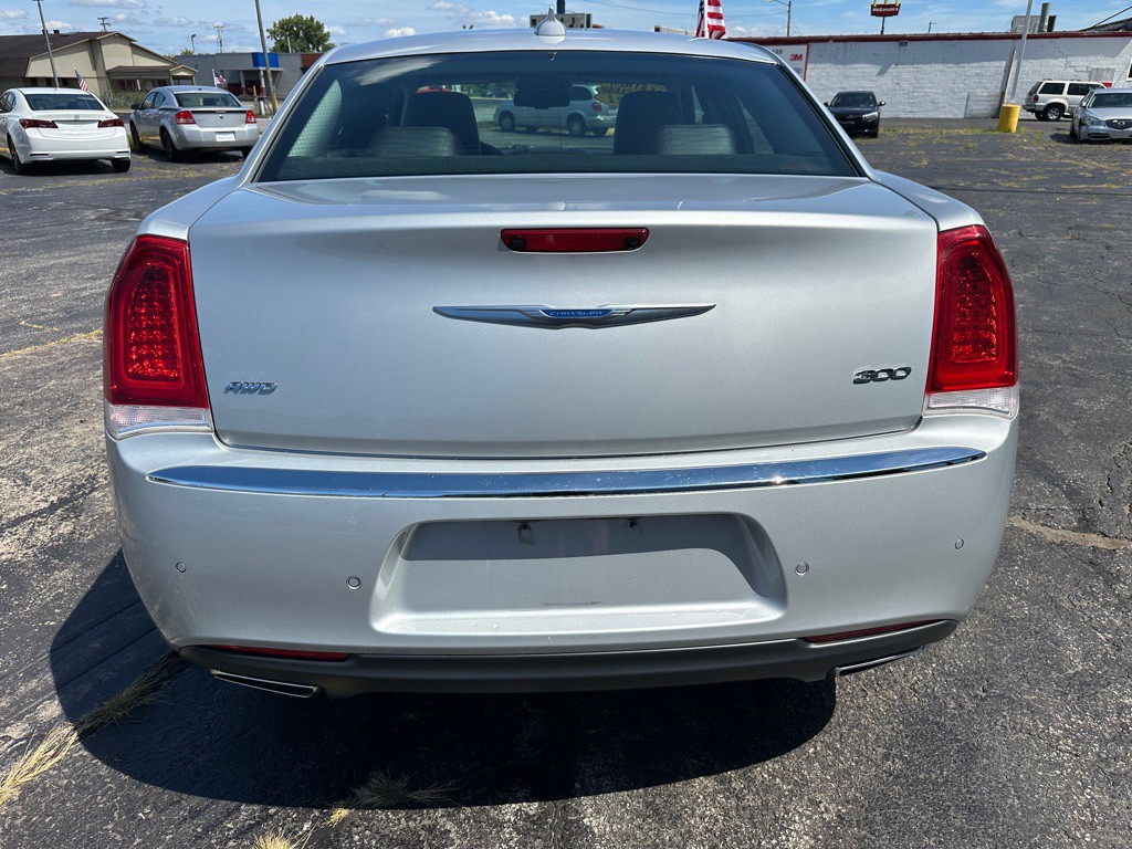 2021 Chrysler 300 Image 9