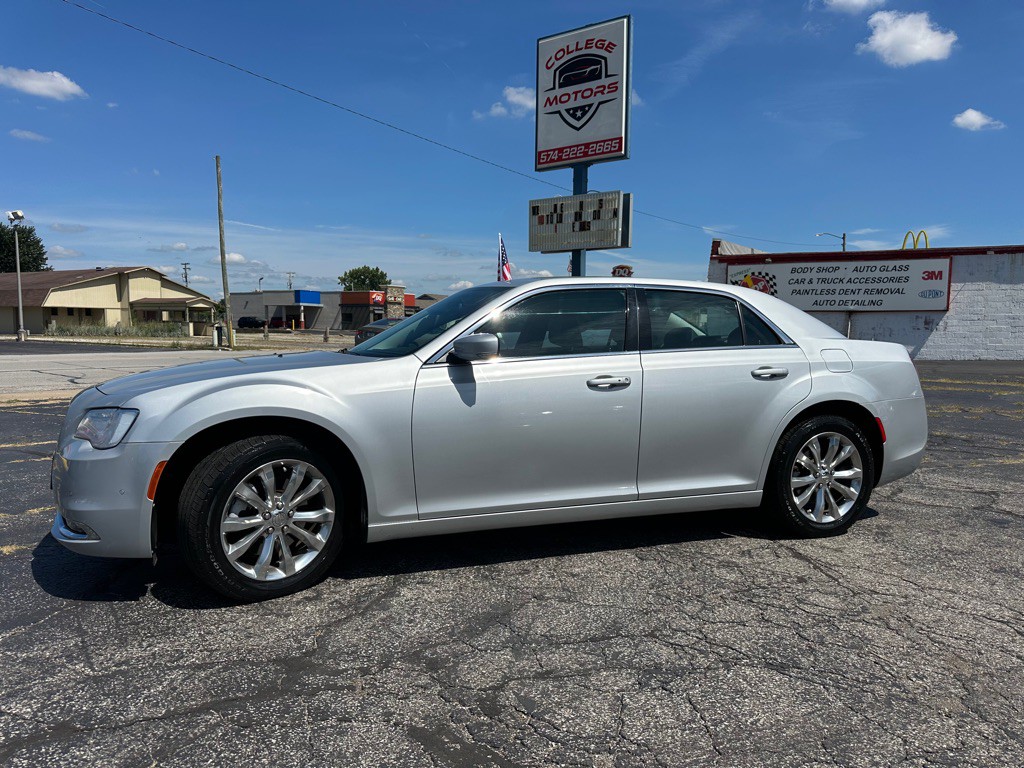 2021 Chrysler 300 Image 15