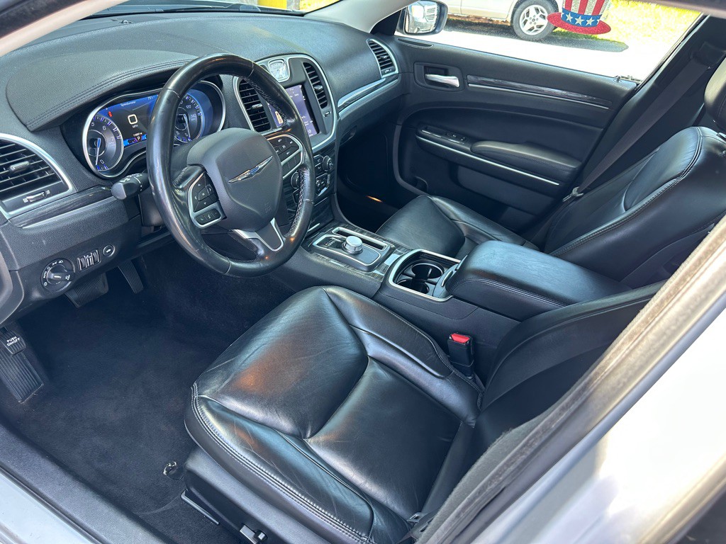 2021 Chrysler 300 Image 16