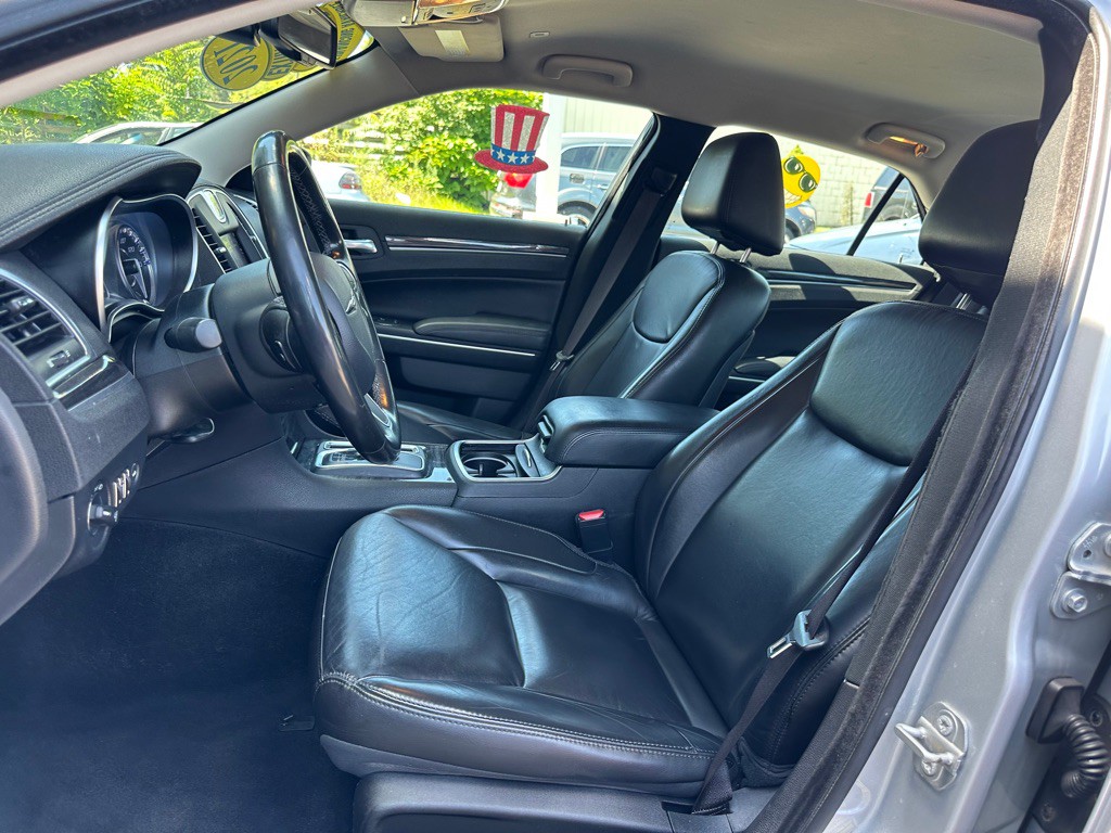 2021 Chrysler 300 Image 17