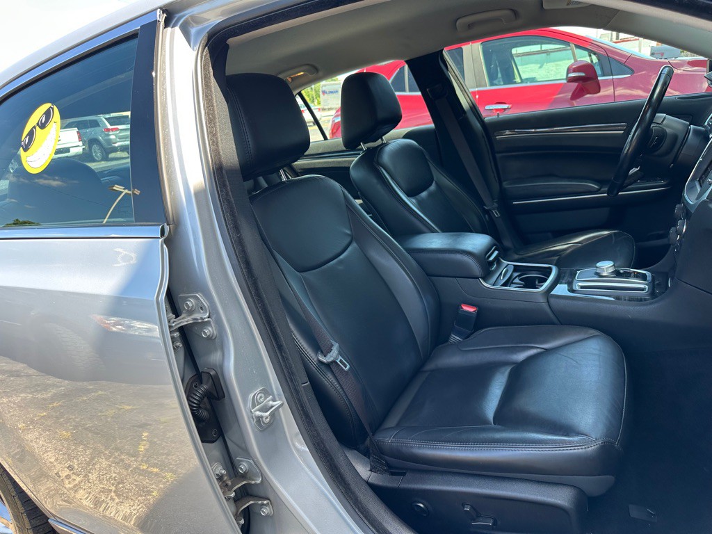 2021 Chrysler 300 Image 19