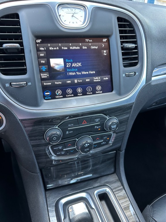 2021 Chrysler 300 Image 24