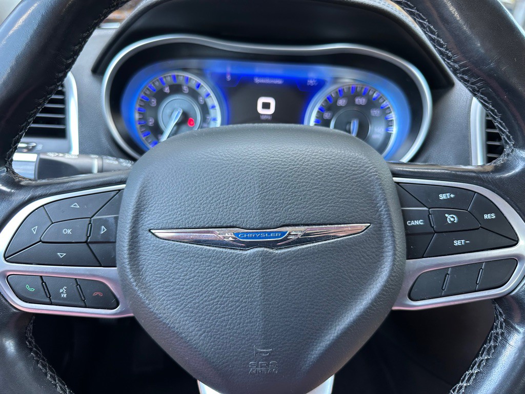 2021 Chrysler 300 Image 25