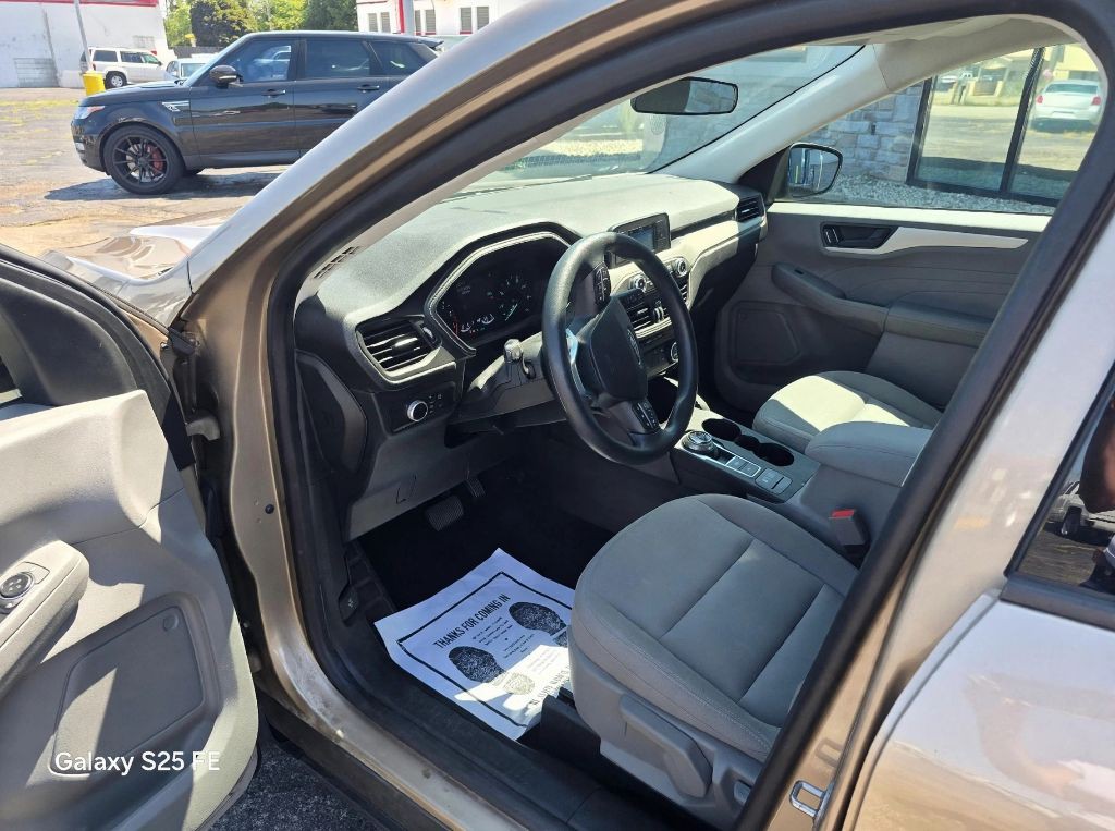 2021 Ford Escape Image 9