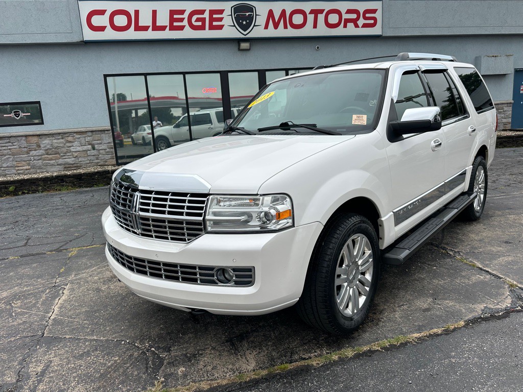 2013 Lincoln Navigator Image 2