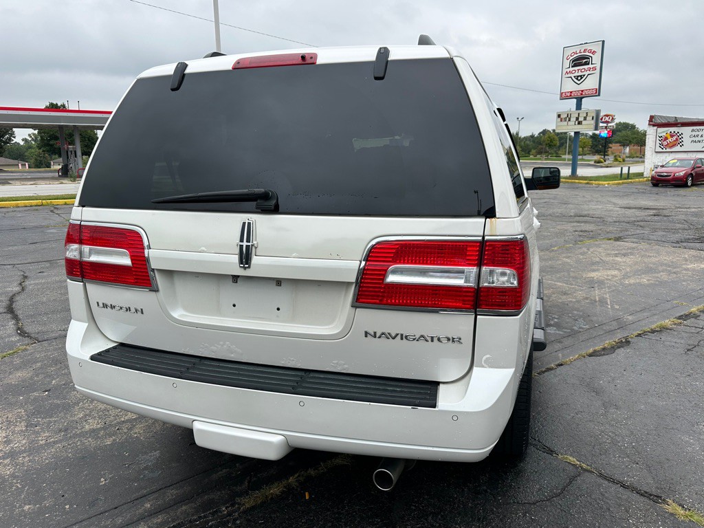 2013 Lincoln Navigator Image 8