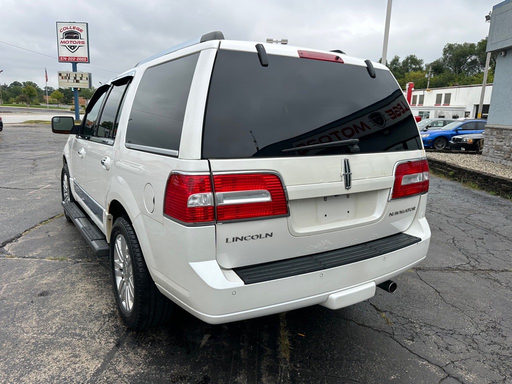 2013 Lincoln Navigator Image 9