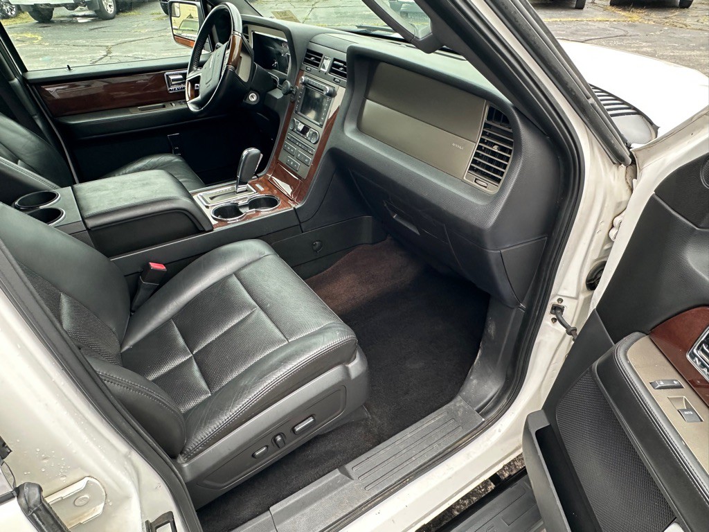 2013 Lincoln Navigator Image 21