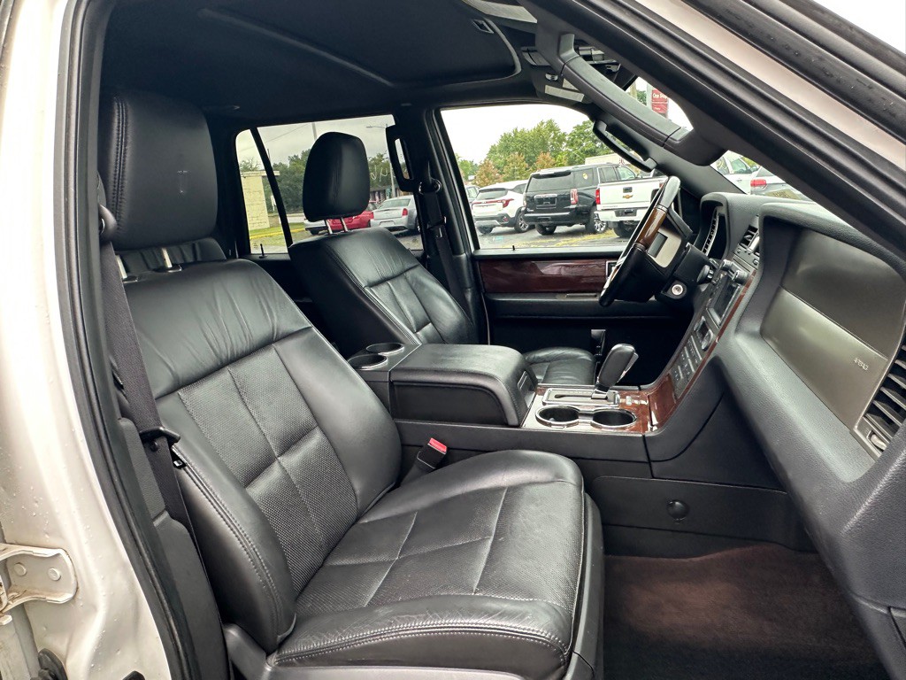 2013 Lincoln Navigator Image 22