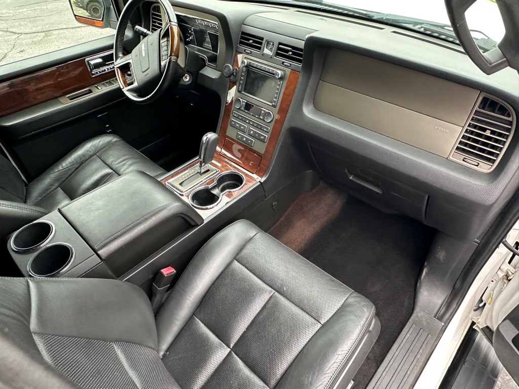 2013 Lincoln Navigator Image 23