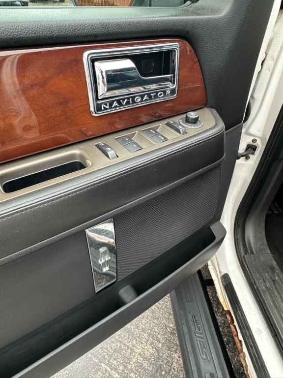 2013 Lincoln Navigator Image 24