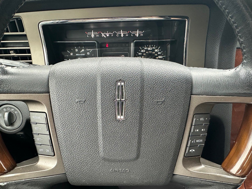 2013 Lincoln Navigator Image 25