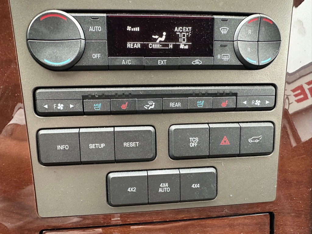 2013 Lincoln Navigator Image 30