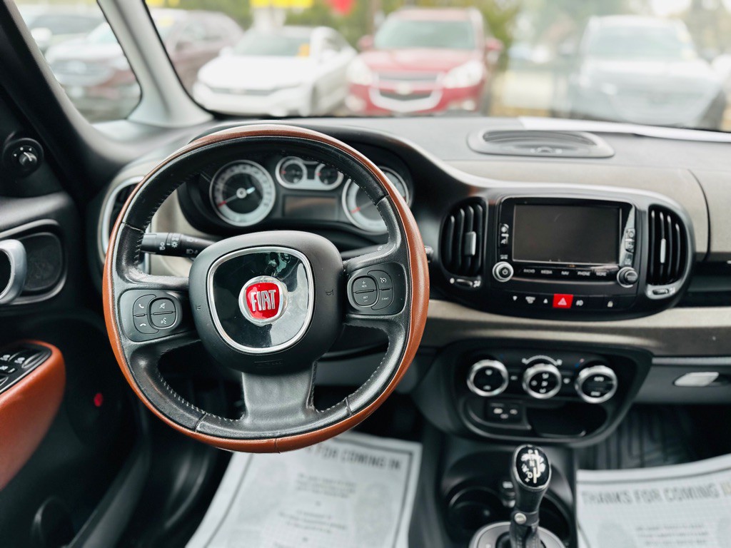 2014 FIAT 500L Image 10
